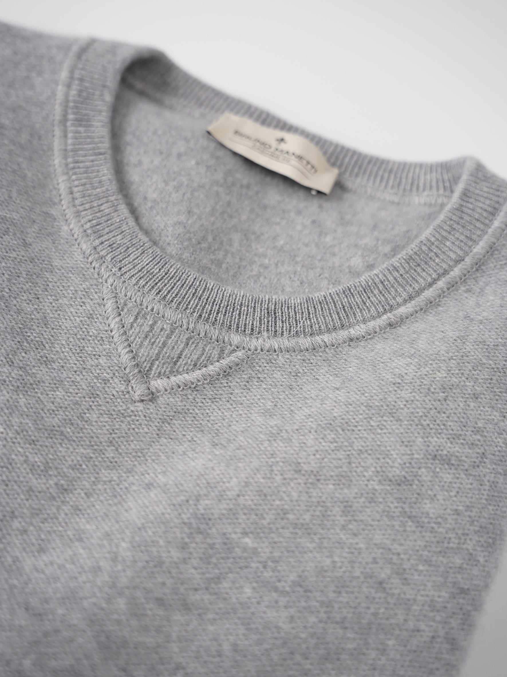 Grauer Cashmere Pullover im Sweat-Look